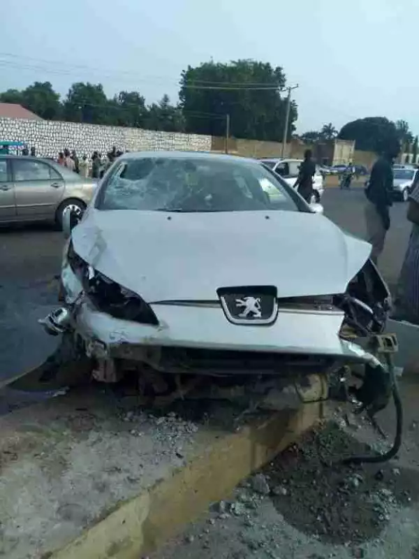 Men’s Legs Broken After Ghastly Accident In Kaduna (Graphic Photos)